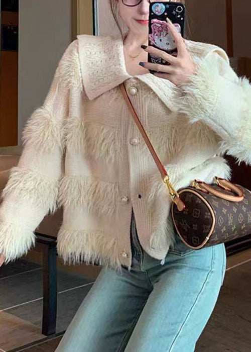 Luvik | Pehmeä beigen värinen pilkullinen neuletakki napilla