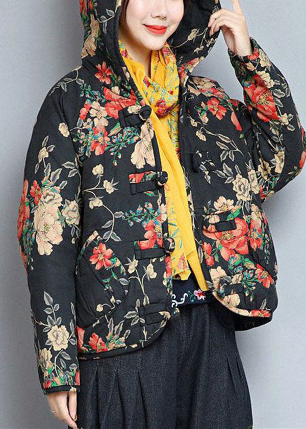 Luvik | Mustat hupparit, joissa on painetut taskut, täynnä naisten talvitakkeja hienosta puuvillasta