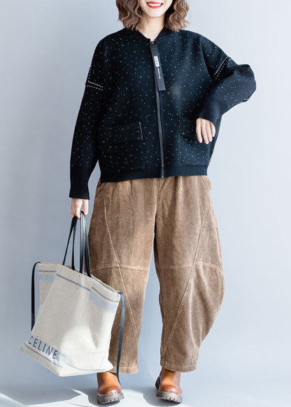 Luvik | Musta korkeakauluksinen neuletakki, jossa on vetoketju ja talvipisteet