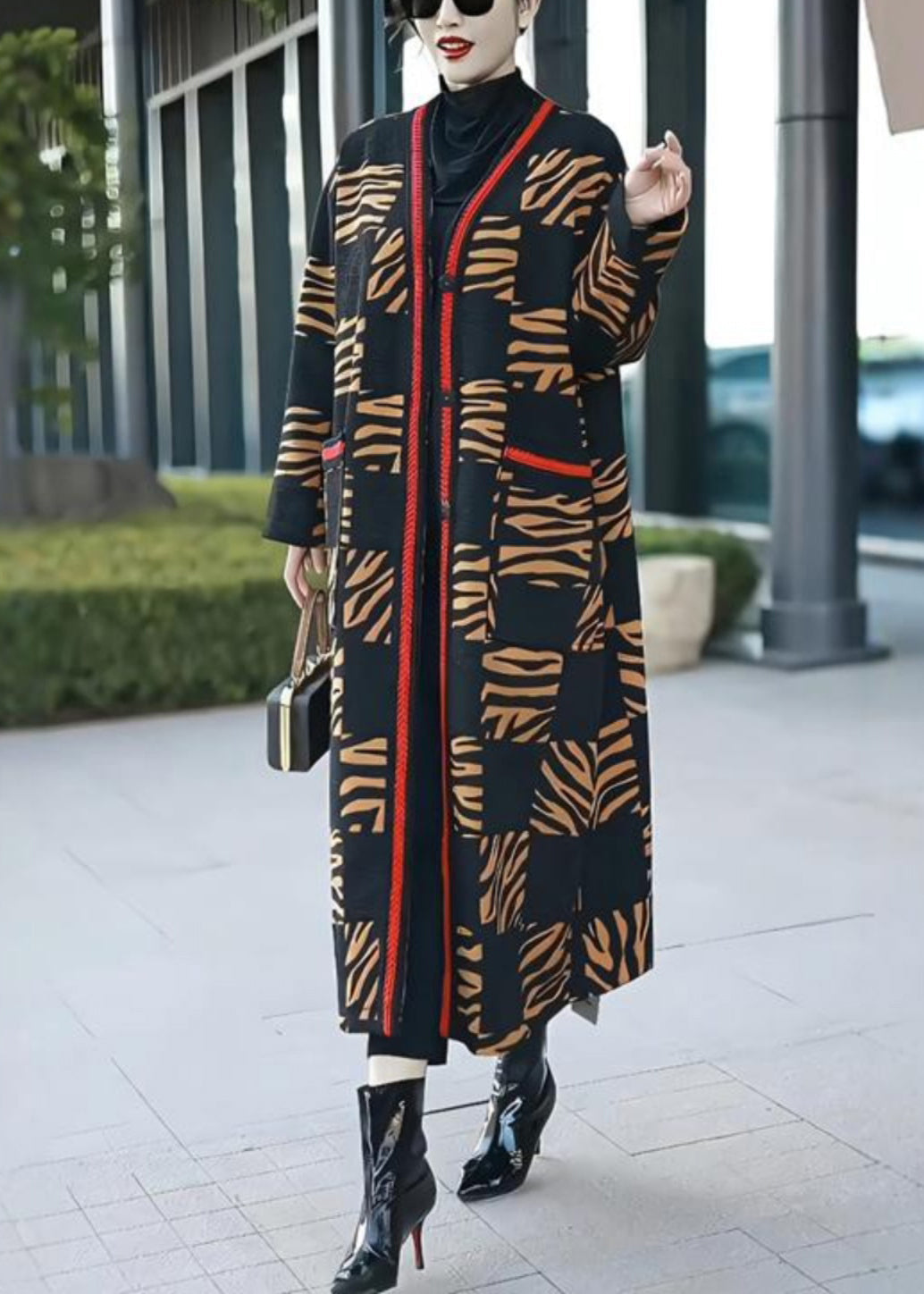 Luvik | Pitkä talvitakki keltaisesta puuvillasta, jossa taskut ja V-avokohta