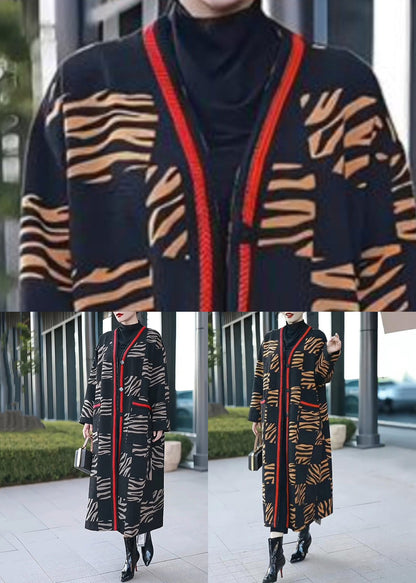 Luvik | Pitkä talvitakki keltaisesta puuvillasta, jossa taskut ja V-avokohta