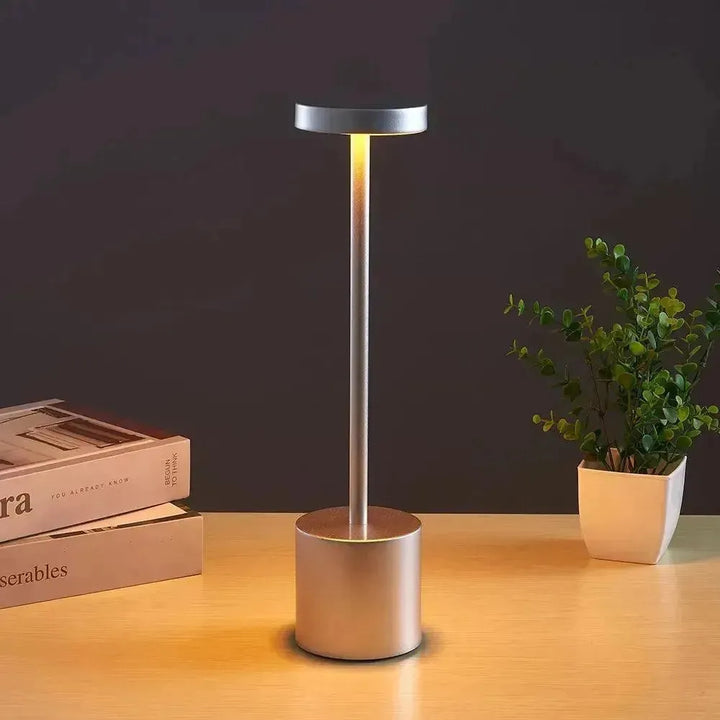 Astori - Oppladbar bordlampe uten kabel | Luvikno