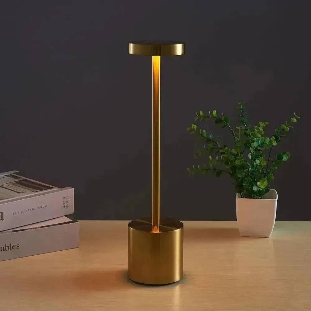 Astori - Oppladbar bordlampe uten kabel | Luvikno