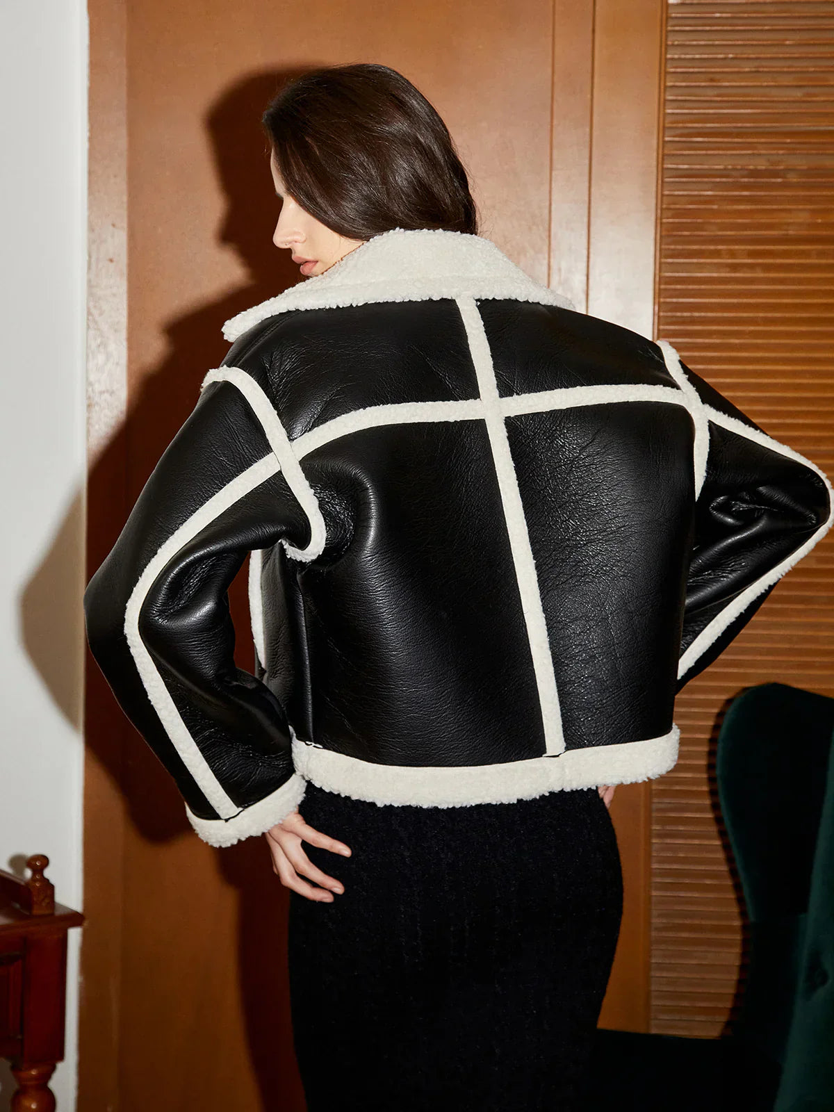 Luvik | Vuorattu kontrastikohdistus keinonahkatakki