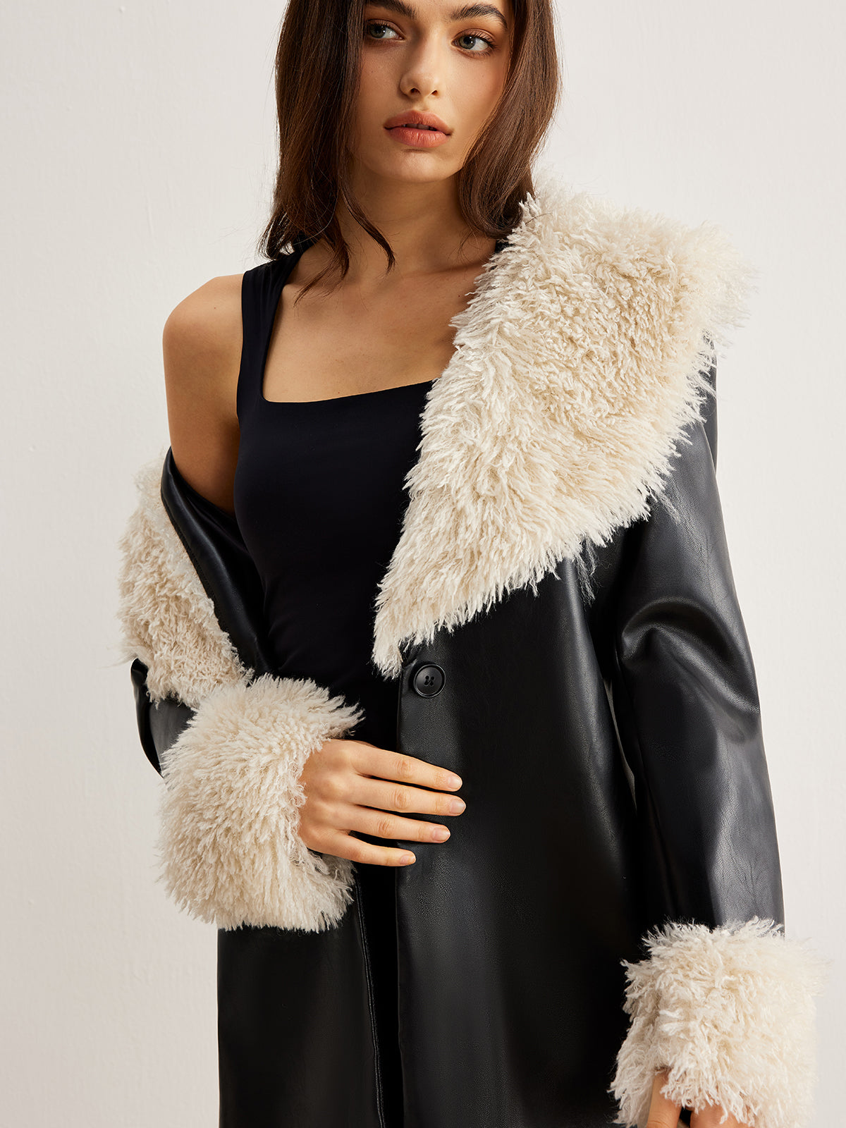 Luvik | Kauluksellinen keinonahkatakki ilman vyötä