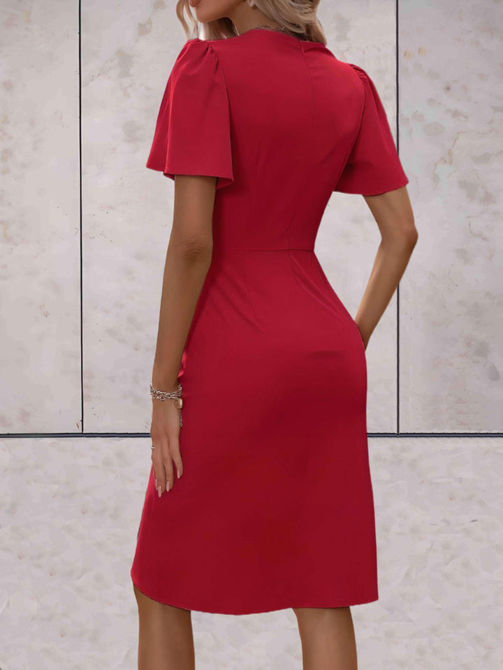 Luvik | Elegantti tiukasti istuva mekko liehuvilla hihoilla naisille