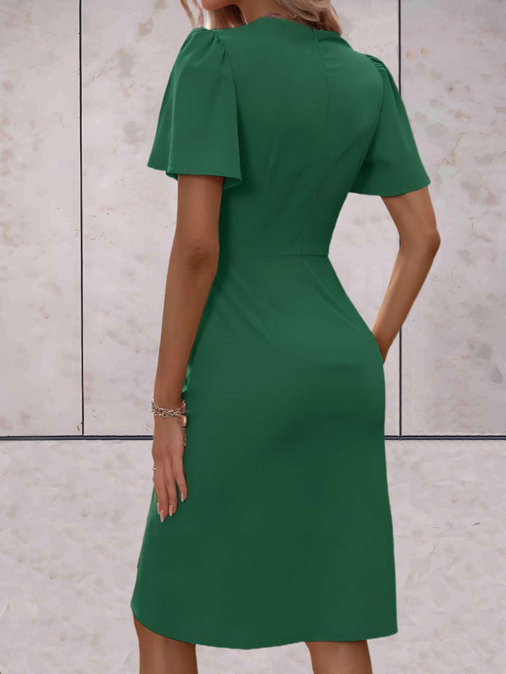 Luvik | Elegantti tiukasti istuva mekko liehuvilla hihoilla naisille