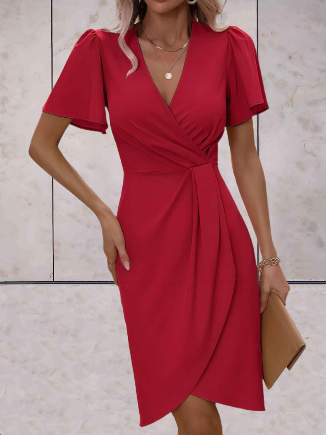 Luvik | Elegantti tiukasti istuva mekko liehuvilla hihoilla naisille