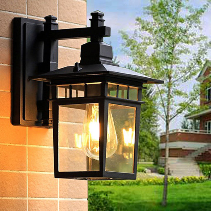 Tradisjonell rustikk støpt aluminium, jern og glass rektangulær 1-lys vegglampe for utendørs hage og terrasse | Luvikno