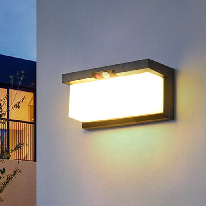 Moderne minimalistiske sol- og vanntette plast- og PC-rektangulære LED-vegglampe for utendørs, patio og hage | Luvikno