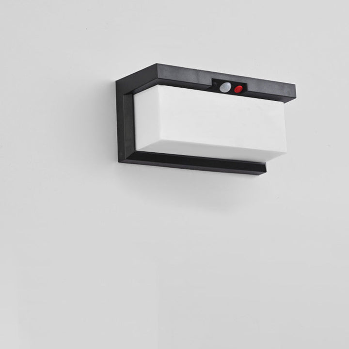 Moderne minimalistiske sol- og vanntette plast- og PC-rektangulære LED-vegglampe for utendørs, patio og hage | Luvikno