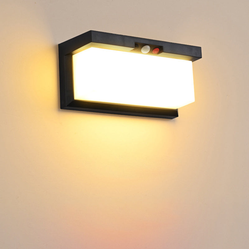 Moderne minimalistiske sol- og vanntette plast- og PC-rektangulære LED-vegglampe for utendørs, patio og hage | Luvikno