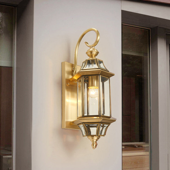 Tradisjonell europeisk messing glass polygonal 1-lyskilde vanntett vegglampe for soverom, uteplass og hage | Luvikno