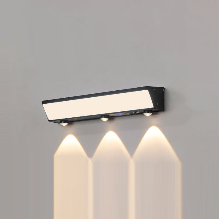 Moderne minimalistiske solenergi vanntett bevegelsessensor akryl aluminium og rustfritt stål rektangulær LED vegglampe for utendørs patio | Luvikno
