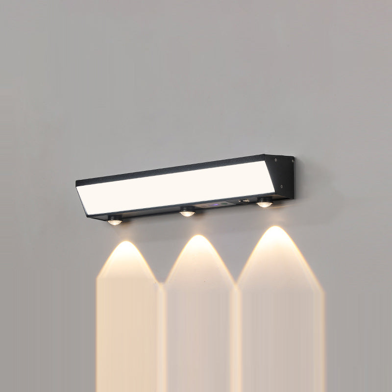 Moderne minimalistiske solenergi vanntett bevegelsessensor akryl aluminium og rustfritt stål rektangulær LED vegglampe for utendørs patio | Luvikno
