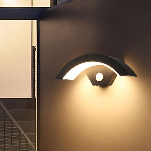 Moderne minimalistisk buet aluminium akryl LED vegglampe for hage | Luvikno