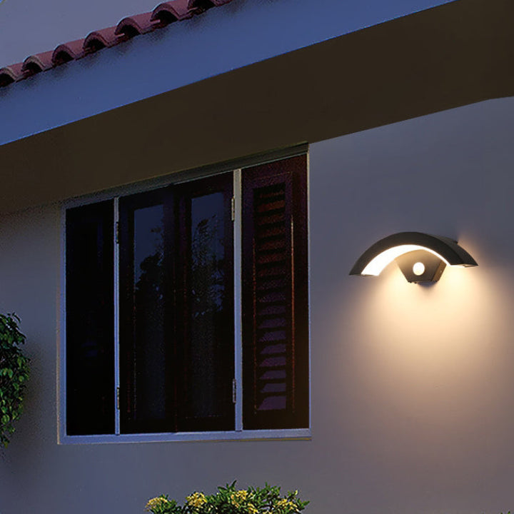 Moderne minimalistisk buet aluminium akryl LED vegglampe for hage | Luvikno