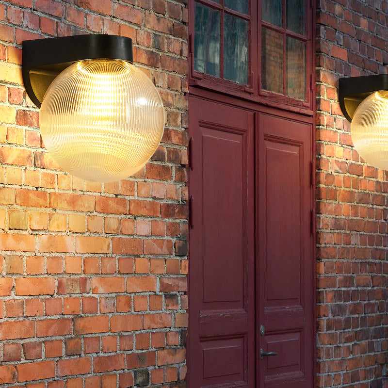 Moderne Enkelhet Vanntett Orb Polykarbonat Akryl 1-Lys Vegglampe For Utendørs Patio | Luvikno