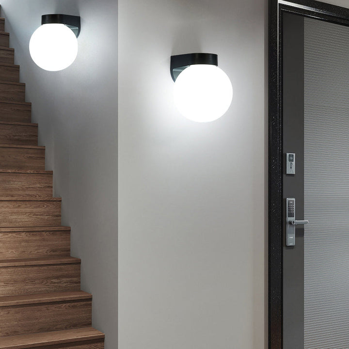 Moderne Enkelhet Vanntett Orb Polykarbonat Akryl 1-Lys Vegglampe For Utendørs Patio | Luvikno