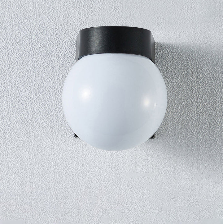 Moderne Enkelhet Vanntett Orb Polykarbonat Akryl 1-Lys Vegglampe For Utendørs Patio | Luvikno