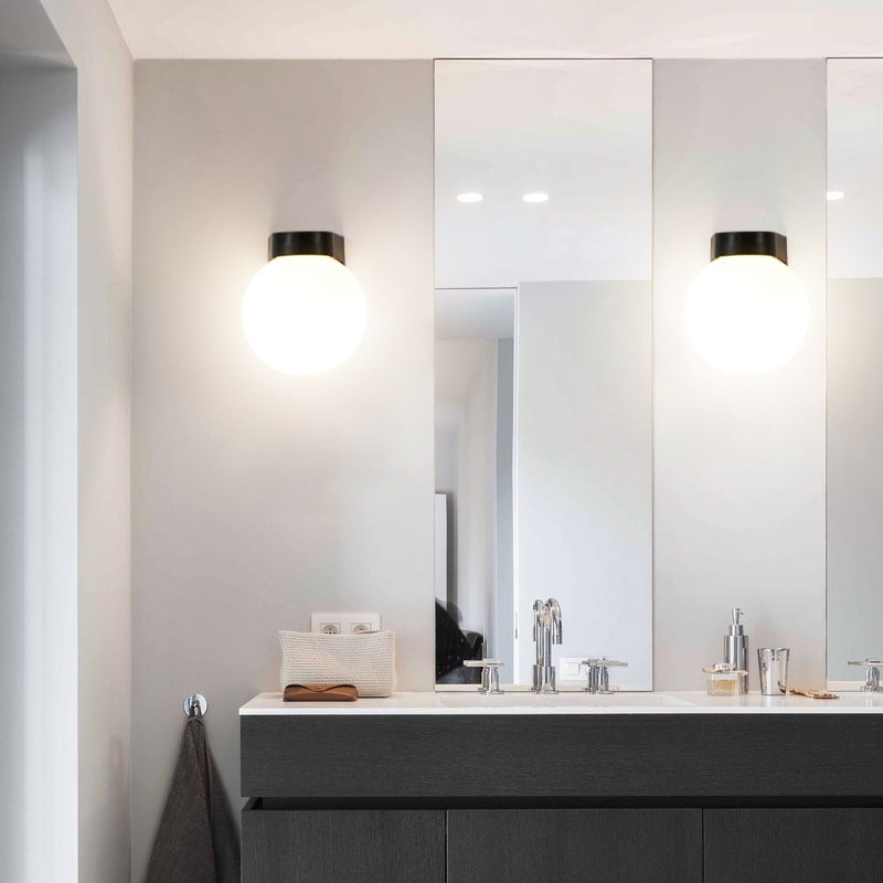 Moderne Enkelhet Vanntett Orb Polykarbonat Akryl 1-Lys Vegglampe For Utendørs Patio | Luvikno