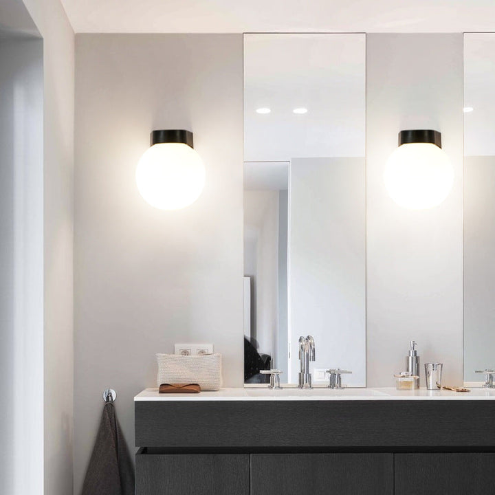 Moderne Enkelhet Vanntett Orb Polykarbonat Akryl 1-Lys Vegglampe For Utendørs Patio | Luvikno