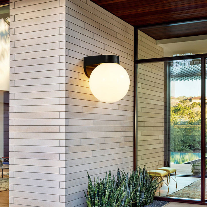 Moderne Enkelhet Vanntett Orb Polykarbonat Akryl 1-Lys Vegglampe For Utendørs Patio | Luvikno