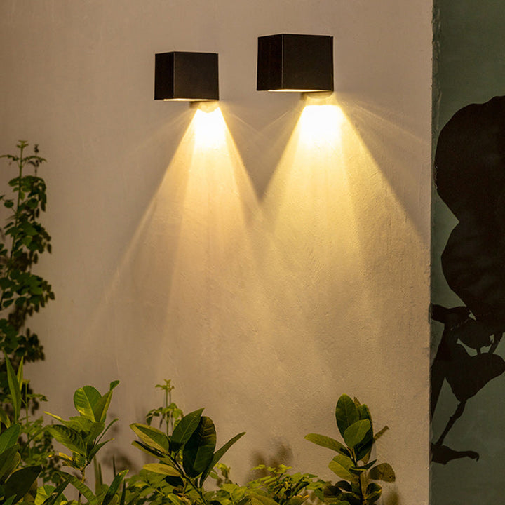 Moderne minimaliste kube plastisk solenergi LED vegglampe for hagen | Luvikno