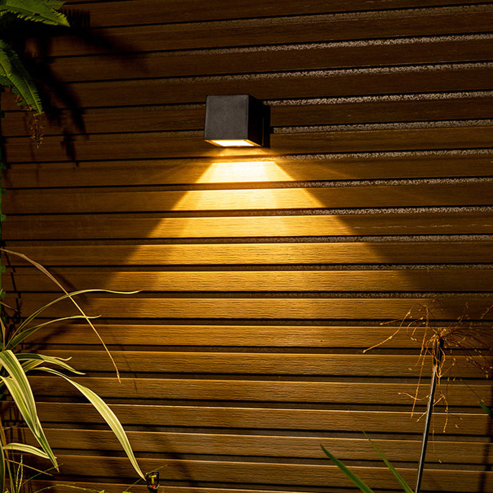 Moderne minimaliste kube plastisk solenergi LED vegglampe for hagen | Luvikno