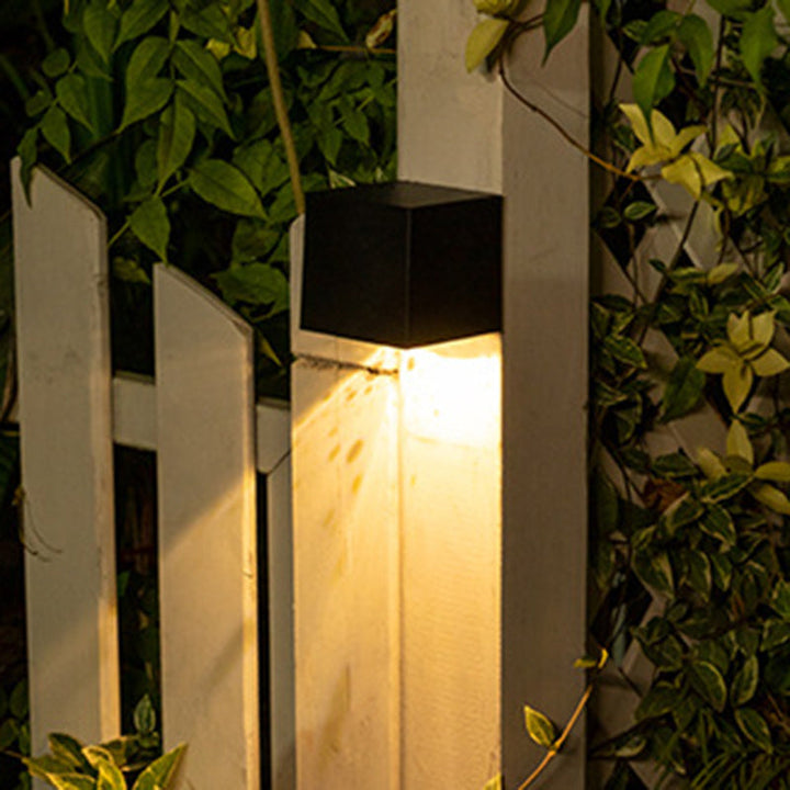 Moderne minimaliste kube plastisk solenergi LED vegglampe for hagen | Luvikno