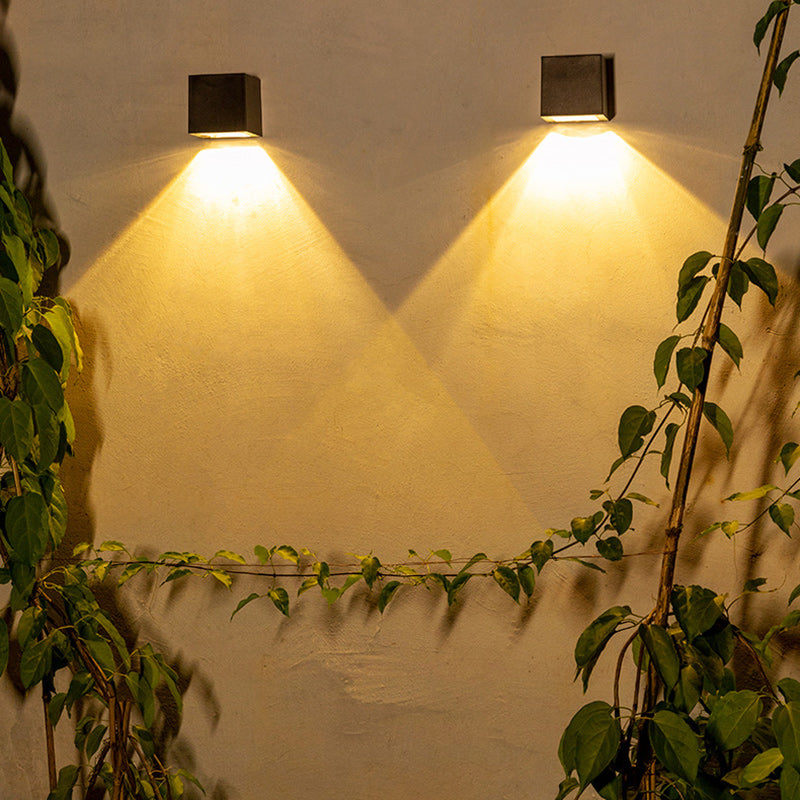 Moderne minimaliste kube plastisk solenergi LED vegglampe for hagen | Luvikno