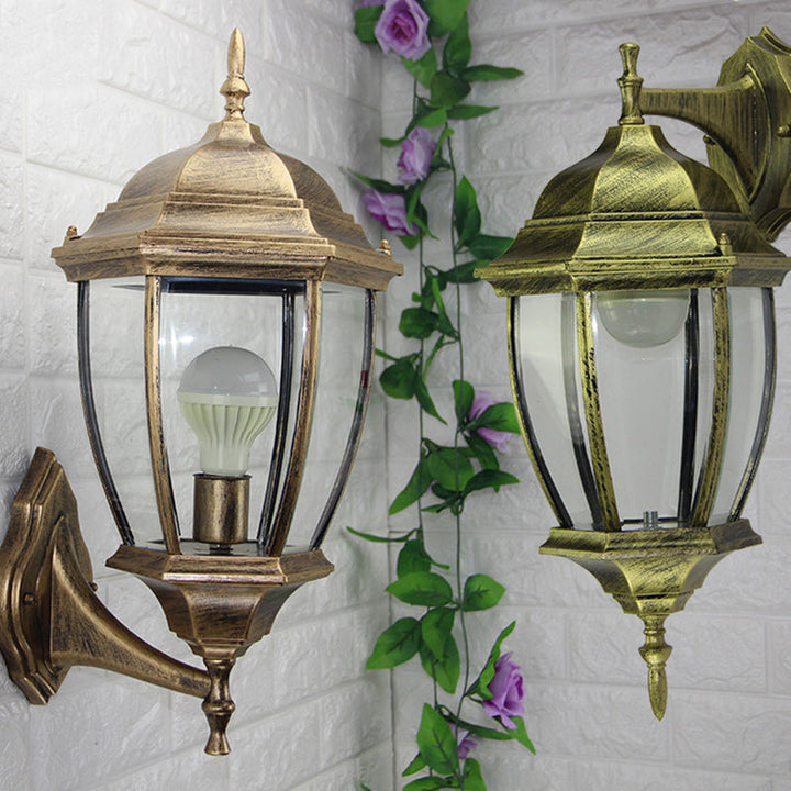 Samtidig Retro Vanntett Hexagonal Bur Aluminium Frostet Klart Glass 1-Lykt Vegglampe For Ute Patio | Luvikno