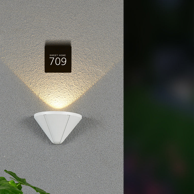 Moderne Minimalistisk Vanntett Trekant Halvsirkel Støpt Aluminium PC LED Vegglampe For Utendørs Patio | Luvikno