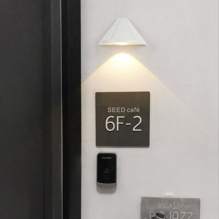 Moderne Minimalistisk Vanntett Trekant Halvsirkel Støpt Aluminium PC LED Vegglampe For Utendørs Patio | Luvikno