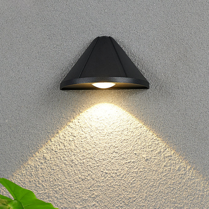 Moderne Minimalistisk Vanntett Trekant Halvsirkel Støpt Aluminium PC LED Vegglampe For Utendørs Patio | Luvikno