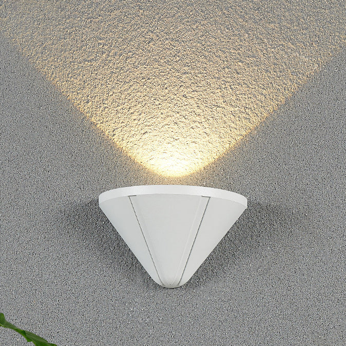 Moderne Minimalistisk Vanntett Trekant Halvsirkel Støpt Aluminium PC LED Vegglampe For Utendørs Patio | Luvikno