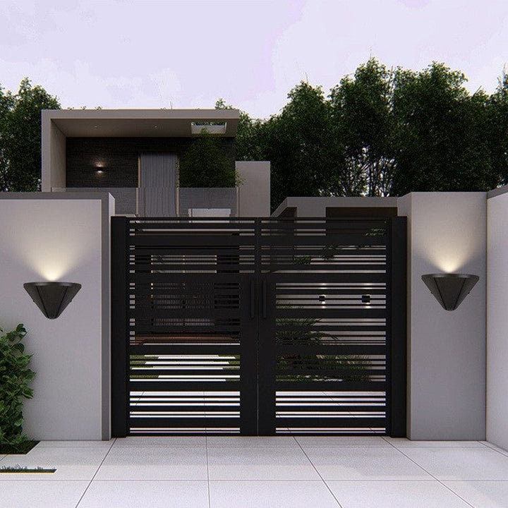 Moderne Minimalistisk Vanntett Trekant Halvsirkel Støpt Aluminium PC LED Vegglampe For Utendørs Patio | Luvikno