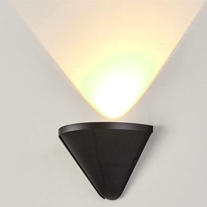 Moderne Minimalistisk Vanntett Trekant Halvsirkel Støpt Aluminium PC LED Vegglampe For Utendørs Patio | Luvikno