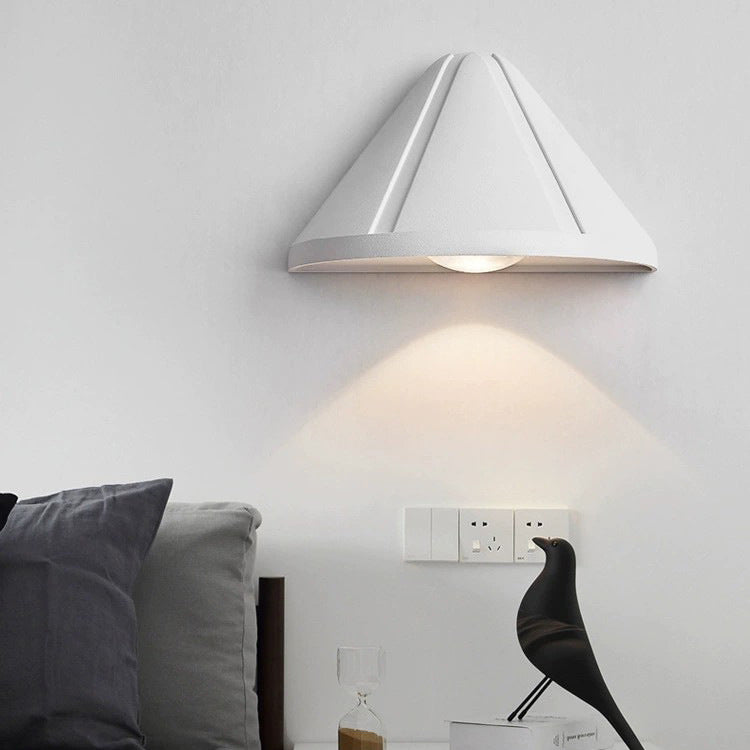 Moderne Minimalistisk Vanntett Trekant Halvsirkel Støpt Aluminium PC LED Vegglampe For Utendørs Patio | Luvikno