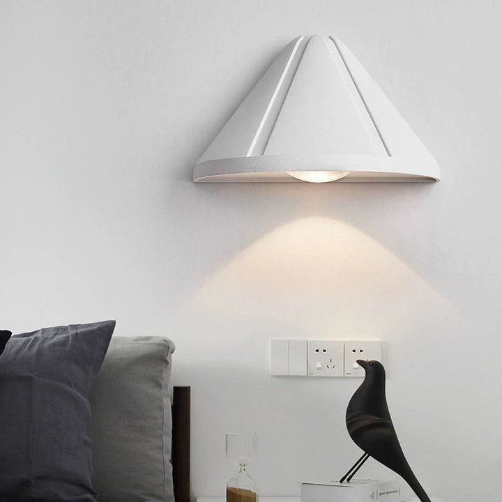 Moderne Minimalistisk Vanntett Trekant Halvsirkel Støpt Aluminium PC LED Vegglampe For Utendørs Patio | Luvikno
