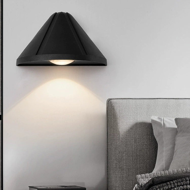 Moderne Minimalistisk Vanntett Trekant Halvsirkel Støpt Aluminium PC LED Vegglampe For Utendørs Patio | Luvikno