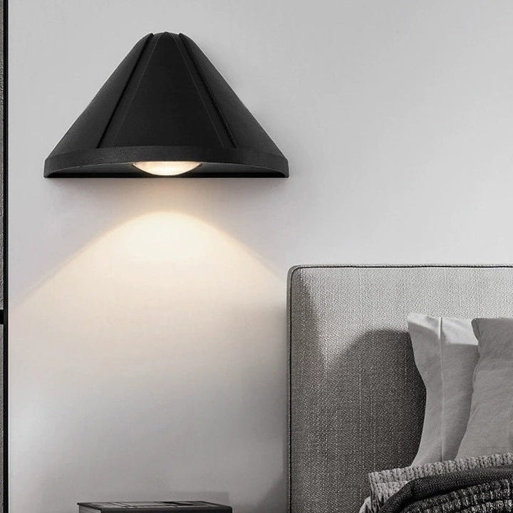 Moderne Minimalistisk Vanntett Trekant Halvsirkel Støpt Aluminium PC LED Vegglampe For Utendørs Patio | Luvikno