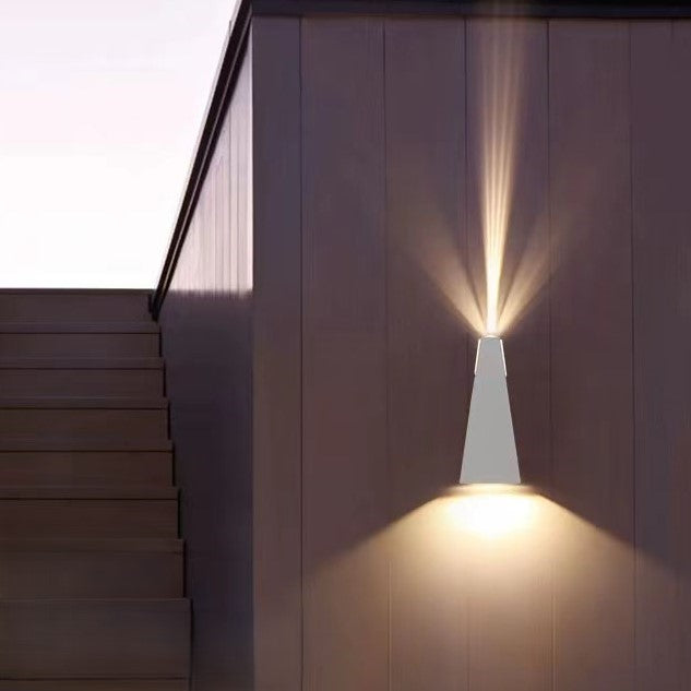 Moderne Minimalistisk Vanntett Trapezoidal Aluminium Trykk LED Utendørs Vegglampe For Utendørs Patio | Luvikno