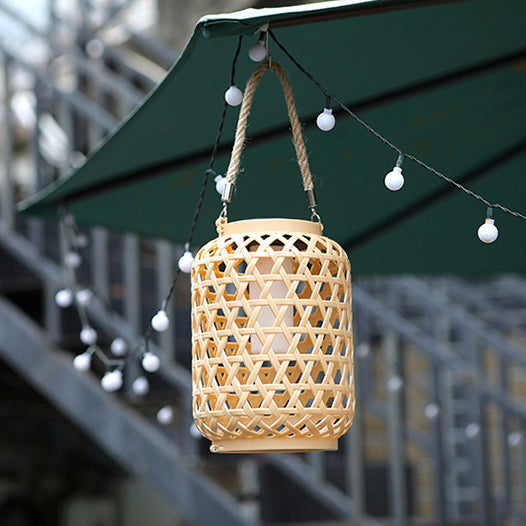 Moderne Art Deco Sol Vannbestandig Imitert Rattan Vevet Lantern Sylinderisk Plast LED Utendørs Lys For Hage | Luvikno