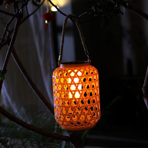 Moderne Art Deco Sol Vannbestandig Imitert Rattan Vevet Lantern Sylinderisk Plast LED Utendørs Lys For Hage | Luvikno