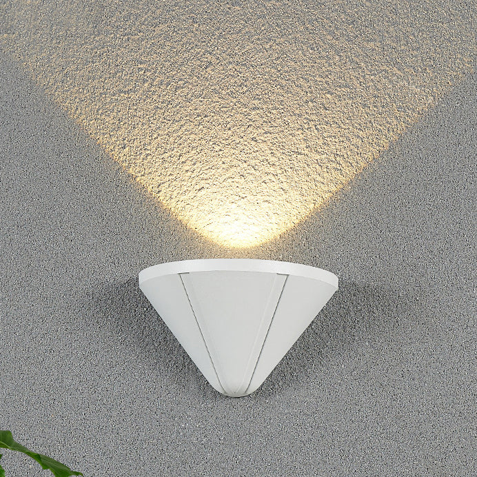 Moderne Minimalistisk Triangel Vanntett Linse Aluminium LED Vegglampe For Utendørs Patio | Luvikno
