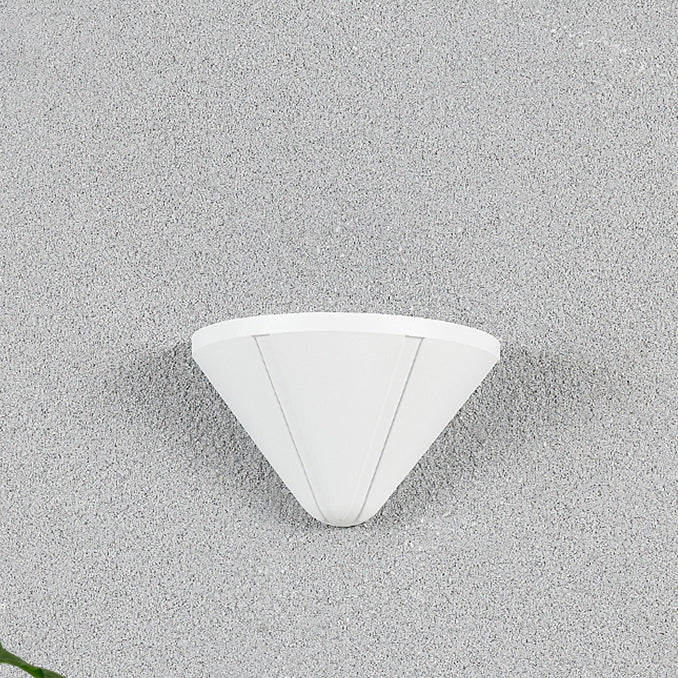 Moderne Minimalistisk Triangel Vanntett Linse Aluminium LED Vegglampe For Utendørs Patio | Luvikno