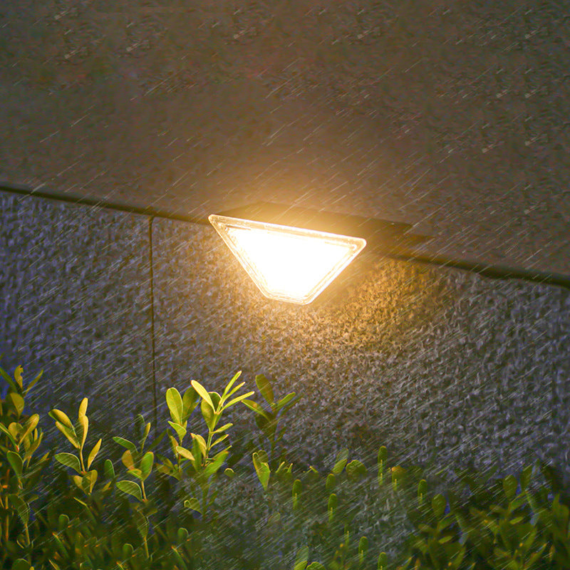 Moderne Enkelhet Sol Vannavstøtende ABS PS Triangel LED Landskapsbelysning Utendørs Lys For Utendørs Terrasse | Luvikno