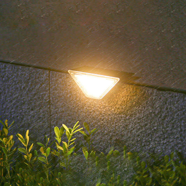 Moderne Enkelhet Sol Vannavstøtende ABS PS Triangel LED Landskapsbelysning Utendørs Lys For Utendørs Terrasse | Luvikno