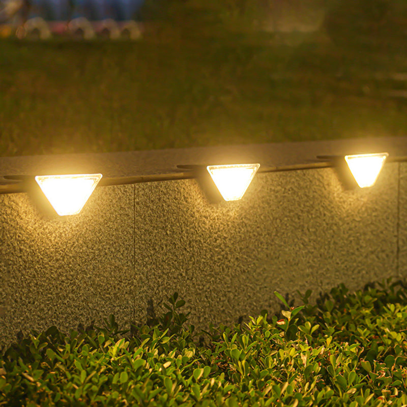 Moderne Enkelhet Sol Vannavstøtende ABS PS Triangel LED Landskapsbelysning Utendørs Lys For Utendørs Terrasse | Luvikno